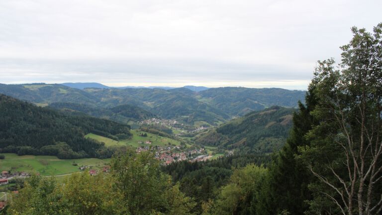 Dieses Bild zeigt eine Webcam-Aufnahme vom Achertal, aufgenommen am Dienstag, den 13.10.2026 um 15:20 Uhr. Die Temperatur betrug 13°C.