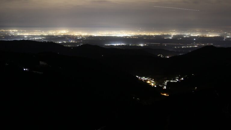 Dieses Bild zeigt eine Webcam-Aufnahme vom Achertal, aufgenommen am Samstag, den 17.01.2026 um 06:10 Uhr. Die Temperatur betrug 7.6°C.