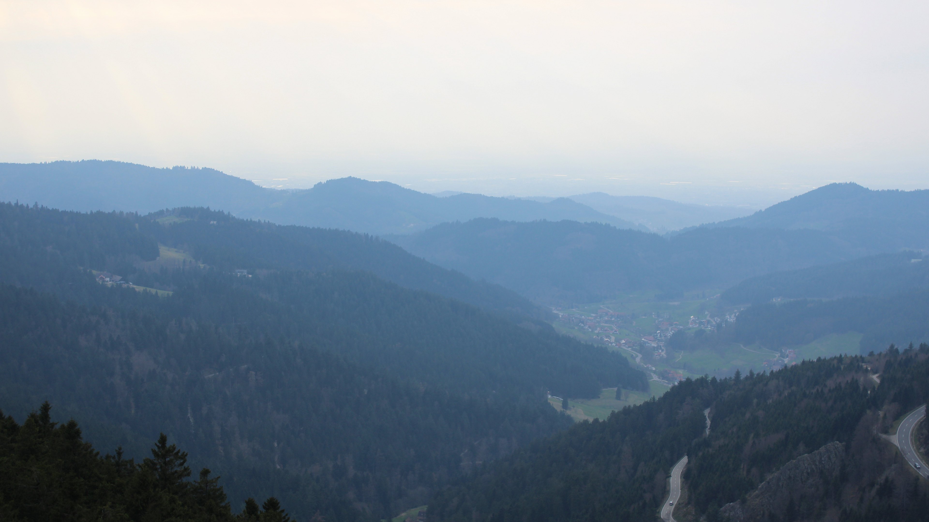 Dieses Bild zeigt eine Webcam-Aufnahme vom Achertal, aufgenommen am Samstag, den 21.03.2026 um 17:00 Uhr. Die Temperatur betrug 4.8°C.