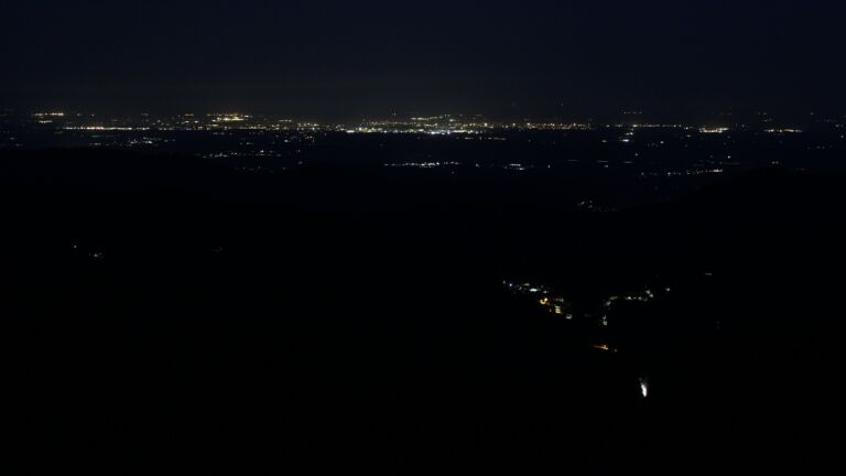 Dieses Bild zeigt eine Webcam-Aufnahme vom Achertal, aufgenommen am Samstag, den 31.05.2025 um 04:00 Uhr. Die Temperatur betrug 18.5°C.