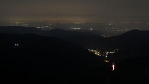 Dieses Bild zeigt eine Webcam-Aufnahme vom Achertal, aufgenommen am Montag, den 09.03.2026 um 04:30 Uhr. Die Temperatur betrug 8.1°C.