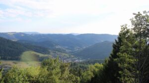 Dieses Bild zeigt eine Webcam-Aufnahme vom Achertal, aufgenommen am Freitag, den 07.08.2026 um 19:00 Uhr. Die Temperatur betrug 28.8°C.
