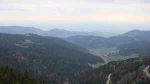 Dieses Bild zeigt eine Webcam-Aufnahme vom Achertal, aufgenommen am Mittwoch, den 15.04.2026 um 17:10 Uhr. Die Temperatur betrug 9°C.