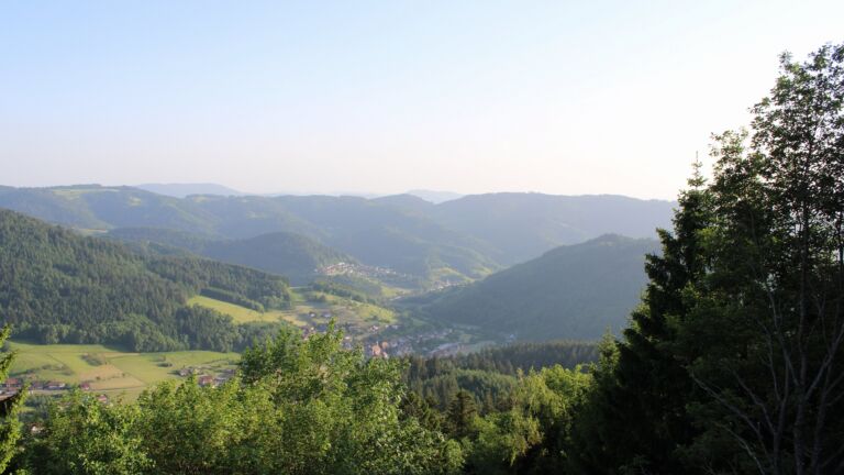 Dieses Bild zeigt eine Webcam-Aufnahme vom Achertal, aufgenommen am Montag, den 25.05.2026 um 19:40 Uhr. Die Temperatur betrug 27.6°C.