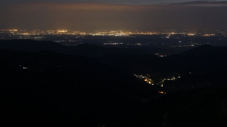 Dieses Bild zeigt eine Webcam-Aufnahme vom Achertal, aufgenommen am Mittwoch, den 07.05.2025 um 22:10 Uhr. Die Temperatur betrug 5.4°C.
