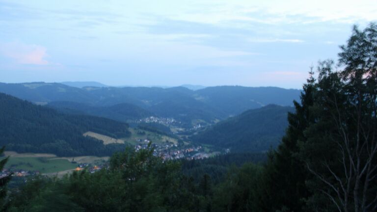 Dieses Bild zeigt eine Webcam-Aufnahme vom Achertal, aufgenommen am Montag, den 29.06.2026 um 22:00 Uhr. Die Temperatur betrug 20.5°C.