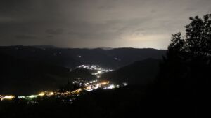 Dieses Bild zeigt eine Webcam-Aufnahme vom Achertal, aufgenommen am Mittwoch, den 07.10.2026 um 21:00 Uhr. Die Temperatur betrug 17.3°C.