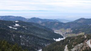 Dieses Bild zeigt eine Webcam-Aufnahme vom Achertal, aufgenommen am Sonntag, den 23.11.2025 um 12:40 Uhr. Die Temperatur betrug -0.8°C.