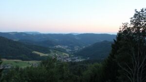 Dieses Bild zeigt eine Webcam-Aufnahme vom Achertal, aufgenommen am Samstag, den 04.07.2026 um 21:40 Uhr. Die Temperatur betrug 20.8°C.