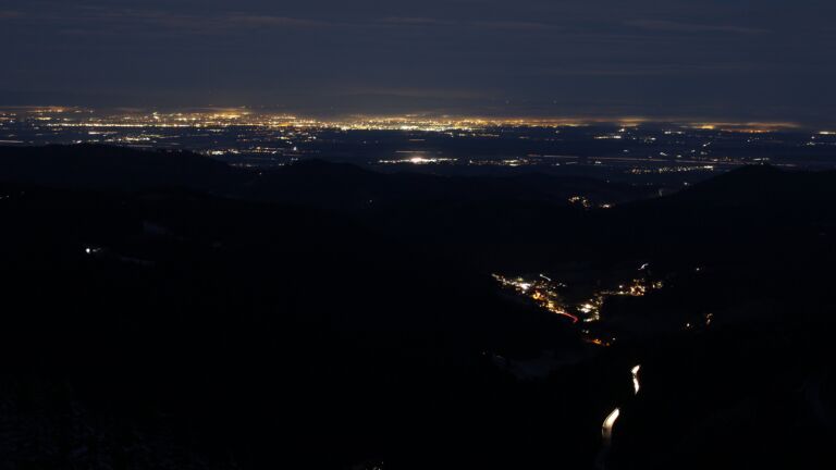 Dieses Bild zeigt eine Webcam-Aufnahme vom Achertal, aufgenommen am Dienstag, den 02.12.2025 um 07:00 Uhr. Die Temperatur betrug 1.6°C.