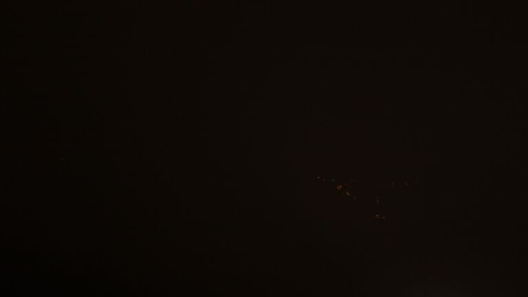 Dieses Bild zeigt eine Webcam-Aufnahme vom Achertal, aufgenommen am Sonntag, den 26.10.2025 um 20:30 Uhr. Die Temperatur betrug 0.5°C.