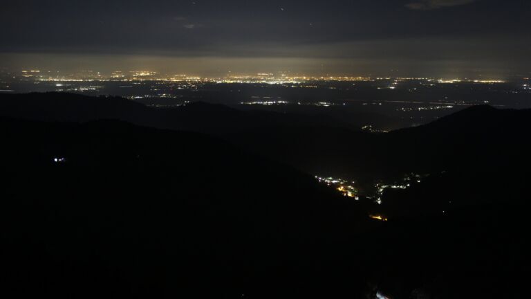 Dieses Bild zeigt eine Webcam-Aufnahme vom Achertal, aufgenommen am Mittwoch, den 15.04.2026 um 03:00 Uhr. Die Temperatur betrug 3.1°C.