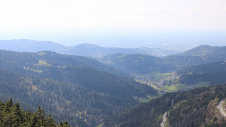 Dieses Bild zeigt eine Webcam-Aufnahme vom Achertal, aufgenommen am Freitag, den 17.04.2026 um 16:20 Uhr. Die Temperatur betrug 16.1°C.