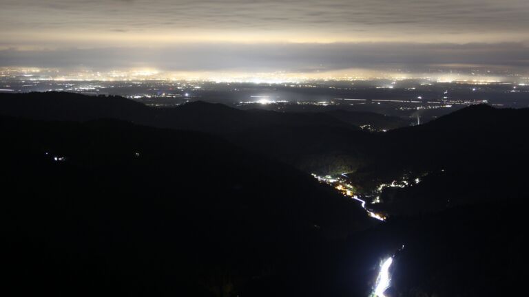 Dieses Bild zeigt eine Webcam-Aufnahme vom Achertal, aufgenommen am Freitag, den 17.10.2025 um 06:30 Uhr. Die Temperatur betrug 4.5°C.
