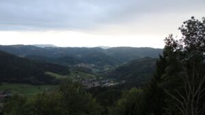 Dieses Bild zeigt eine Webcam-Aufnahme vom Achertal, aufgenommen am Freitag, den 18.09.2026 um 09:10 Uhr. Die Temperatur betrug 12.5°C.