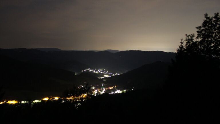 Dieses Bild zeigt eine Webcam-Aufnahme vom Achertal, aufgenommen am Donnerstag, den 16.07.2026 um 03:30 Uhr. Die Temperatur betrug 18.9°C.