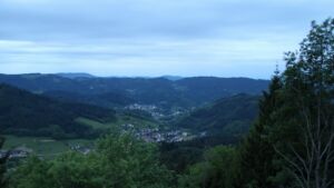Dieses Bild zeigt eine Webcam-Aufnahme vom Achertal, aufgenommen am Montag, den 18.05.2026 um 05:30 Uhr. Die Temperatur betrug 10.4°C.
