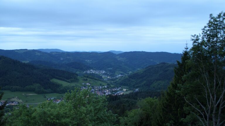 Dieses Bild zeigt eine Webcam-Aufnahme vom Achertal, aufgenommen am Montag, den 18.05.2026 um 05:30 Uhr. Die Temperatur betrug 10.4°C.