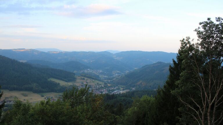 Dieses Bild zeigt eine Webcam-Aufnahme vom Achertal, aufgenommen am Dienstag, den 18.08.2026 um 07:20 Uhr. Die Temperatur betrug 17.2°C.
