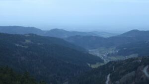 Dieses Bild zeigt eine Webcam-Aufnahme vom Achertal, aufgenommen am Samstag, den 15.11.2025 um 07:30 Uhr. Die Temperatur betrug 10.8°C.