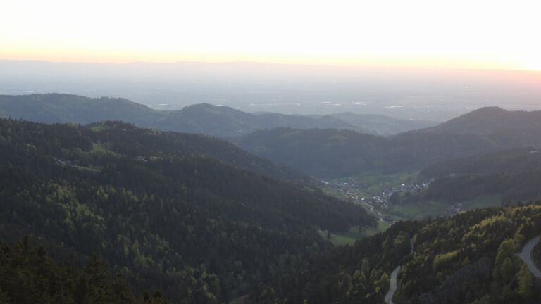 Dieses Bild zeigt eine Webcam-Aufnahme vom Achertal, aufgenommen am Freitag, den 24.04.2026 um 20:40 Uhr. Die Temperatur betrug 11.9°C.