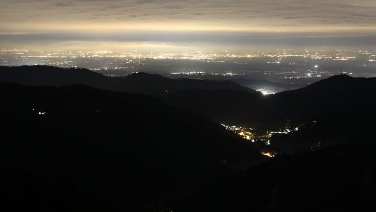 Dieses Bild zeigt eine Webcam-Aufnahme vom Achertal, aufgenommen am Donnerstag, den 09.10.2025 um 21:00 Uhr. Die Temperatur betrug 8.9°C.