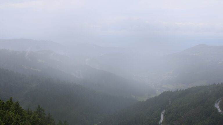 Dieses Bild zeigt eine Webcam-Aufnahme vom Achertal, aufgenommen am Mittwoch, den 04.06.2025 um 14:20 Uhr. Die Temperatur betrug 12.3°C.