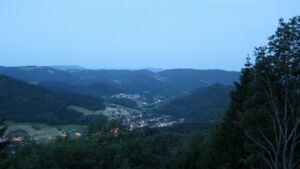 Dieses Bild zeigt eine Webcam-Aufnahme vom Achertal, aufgenommen am Sonntag, den 31.05.2026 um 04:50 Uhr. Die Temperatur betrug 21.4°C.