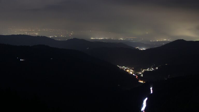 Dieses Bild zeigt eine Webcam-Aufnahme vom Achertal, aufgenommen am Dienstag, den 30.09.2025 um 20:40 Uhr. Die Temperatur betrug 7.2°C.