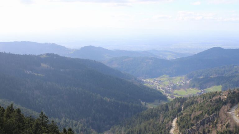 Dieses Bild zeigt eine Webcam-Aufnahme vom Achertal, aufgenommen am Donnerstag, den 12.03.2026 um 15:10 Uhr. Die Temperatur betrug 6.8°C.