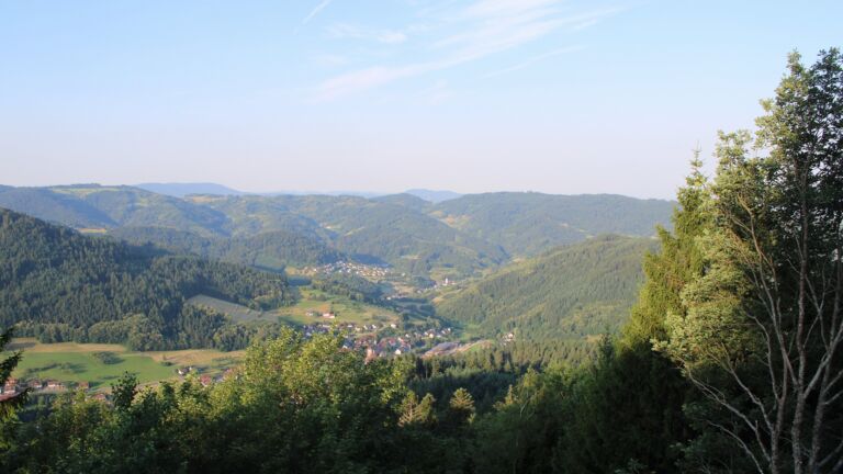 Dieses Bild zeigt eine Webcam-Aufnahme vom Achertal, aufgenommen am Samstag, den 27.06.2026 um 07:10 Uhr. Die Temperatur betrug 29.3°C.