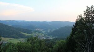 Dieses Bild zeigt eine Webcam-Aufnahme vom Achertal, aufgenommen am Samstag, den 18.07.2026 um 20:50 Uhr. Die Temperatur betrug 20.6°C.