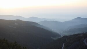 Dieses Bild zeigt eine Webcam-Aufnahme vom Achertal, aufgenommen am Samstag, den 07.03.2026 um 18:00 Uhr. Die Temperatur betrug 10.8°C.