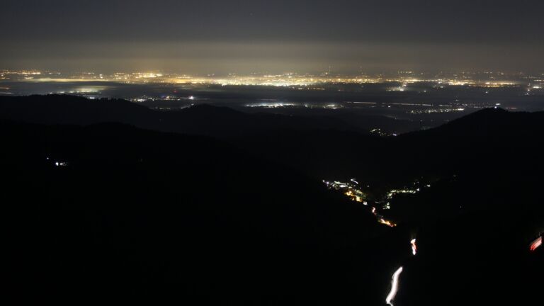 Dieses Bild zeigt eine Webcam-Aufnahme vom Achertal, aufgenommen am Donnerstag, den 02.10.2025 um 05:50 Uhr. Die Temperatur betrug 2.2°C.
