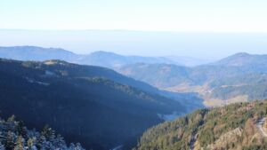 Dieses Bild zeigt eine Webcam-Aufnahme vom Achertal, aufgenommen am Samstag, den 27.12.2025 um 11:10 Uhr. Die Temperatur betrug 5.1°C.