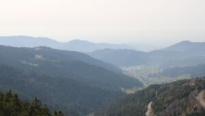 Dieses Bild zeigt eine Webcam-Aufnahme vom Achertal, aufgenommen am Freitag, den 06.03.2026 um 15:10 Uhr. Die Temperatur betrug 15.1°C.