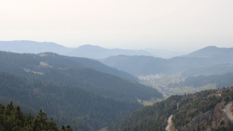 Dieses Bild zeigt eine Webcam-Aufnahme vom Achertal, aufgenommen am Freitag, den 06.03.2026 um 15:10 Uhr. Die Temperatur betrug 15.1°C.