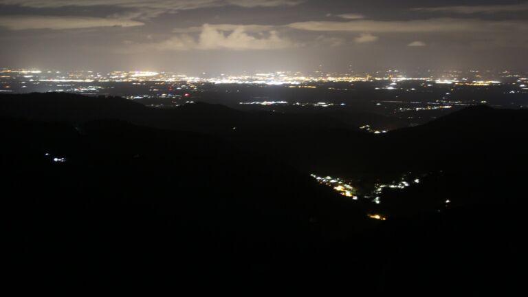 Dieses Bild zeigt eine Webcam-Aufnahme vom Achertal, aufgenommen am Montag, den 15.09.2025 um 23:00 Uhr. Die Temperatur betrug 10.1°C.