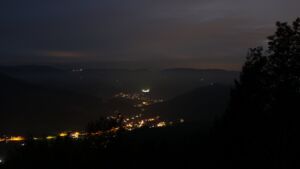Dieses Bild zeigt eine Webcam-Aufnahme vom Achertal, aufgenommen am Dienstag, den 20.10.2026 um 19:20 Uhr. Die Temperatur betrug 10.7°C.