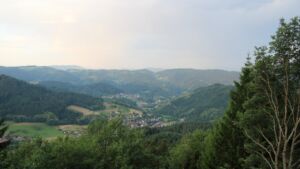 Dieses Bild zeigt eine Webcam-Aufnahme vom Achertal, aufgenommen am Sonntag, den 21.06.2026 um 06:10 Uhr. Die Temperatur betrug 25.1°C.