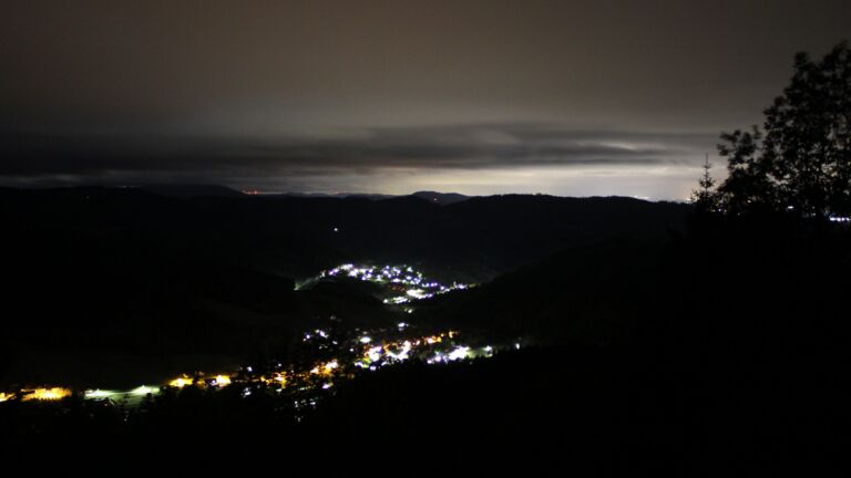 Dieses Bild zeigt eine Webcam-Aufnahme vom Achertal, aufgenommen am Freitag, den 15.05.2026 um 03:50 Uhr. Die Temperatur betrug 3.4°C.