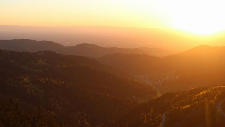 Dieses Bild zeigt eine Webcam-Aufnahme vom Achertal, aufgenommen am Freitag, den 24.04.2026 um 20:20 Uhr. Die Temperatur betrug 12.2°C.