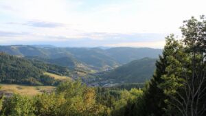 Dieses Bild zeigt eine Webcam-Aufnahme vom Achertal, aufgenommen am Donnerstag, den 20.08.2026 um 19:30 Uhr. Die Temperatur betrug 19.9°C.