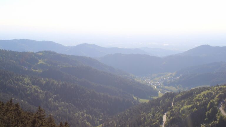 Dieses Bild zeigt eine Webcam-Aufnahme vom Achertal, aufgenommen am Samstag, den 10.05.2025 um 19:10 Uhr. Die Temperatur betrug 13.3°C.