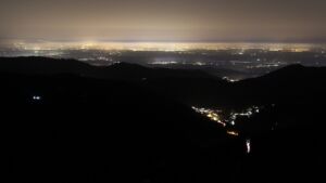 Dieses Bild zeigt eine Webcam-Aufnahme vom Achertal, aufgenommen am Freitag, den 06.03.2026 um 22:30 Uhr. Die Temperatur betrug 10°C.