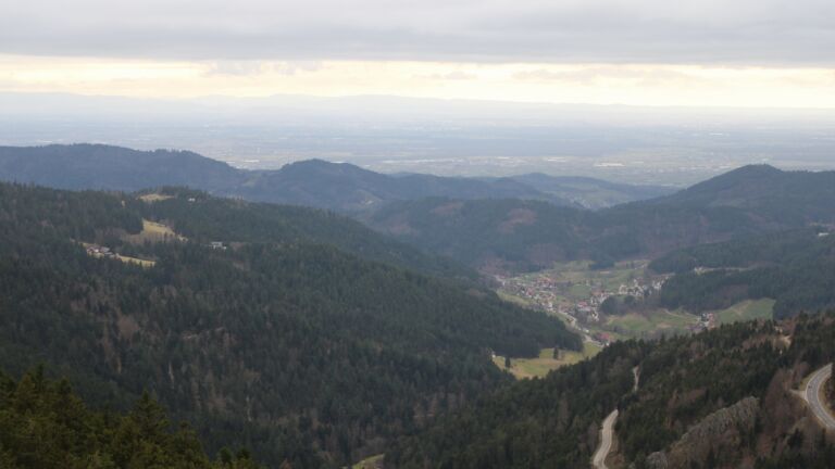 Dieses Bild zeigt eine Webcam-Aufnahme vom Achertal, aufgenommen am Samstag, den 28.02.2026 um 15:10 Uhr. Die Temperatur betrug 4.4°C.