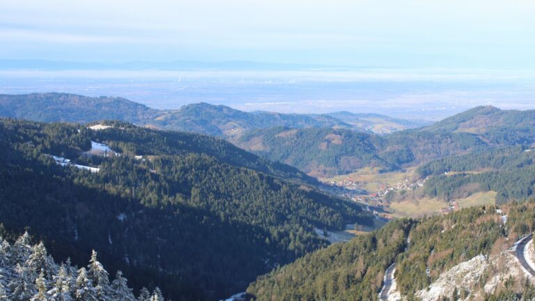 Dieses Bild zeigt eine Webcam-Aufnahme vom Achertal, aufgenommen am Dienstag, den 27.01.2026 um 11:10 Uhr. Die Temperatur betrug 4.8°C.