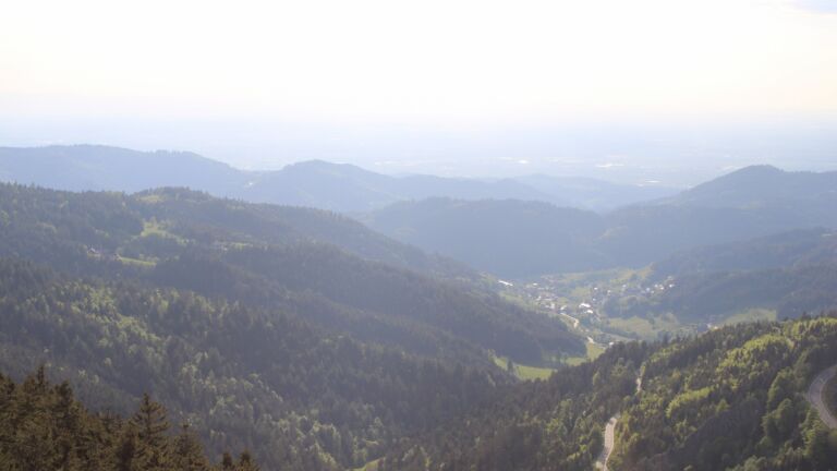 Dieses Bild zeigt eine Webcam-Aufnahme vom Achertal, aufgenommen am Freitag, den 09.05.2025 um 18:50 Uhr. Die Temperatur betrug 9.9°C.