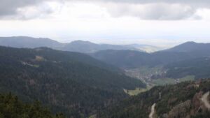 Dieses Bild zeigt eine Webcam-Aufnahme vom Achertal, aufgenommen am Dienstag, den 17.03.2026 um 13:30 Uhr. Die Temperatur betrug 6.8°C.