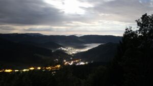 Dieses Bild zeigt eine Webcam-Aufnahme vom Achertal, aufgenommen am Mittwoch, den 26.08.2026 um 02:30 Uhr. Die Temperatur betrug 16.7°C.